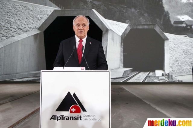 Foto : Terowongan kereta terpanjang di dunia resmi dibuka 