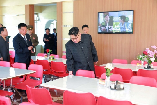 Wajah semringah Kim Jong-un tinjau penampungan anak-anak Korut