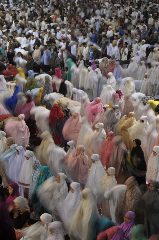 Malam 1 Ramadan, ribuan jemaah salat Tarawih padati Istiqlal