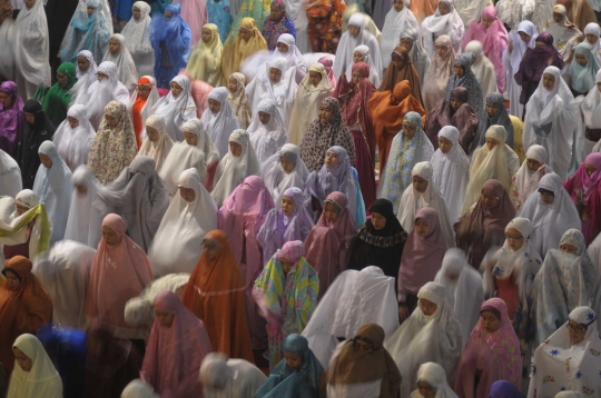 Malam 1 Ramadan, ribuan jemaah salat Tarawih padati Istiqlal