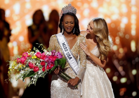 Perwira Angkatan Darat AS ini sabet gelar Miss USA 2016