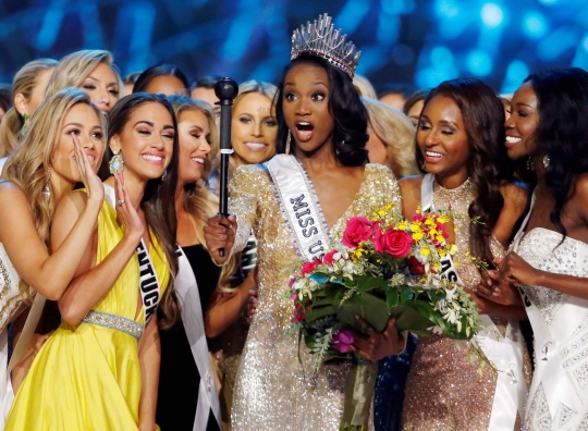 Perwira Angkatan Darat AS ini sabet gelar Miss USA 2016