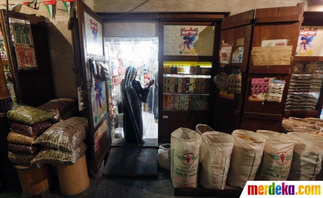 Foto : Mengunjungi pasar rempah Old Souk di Dubai 