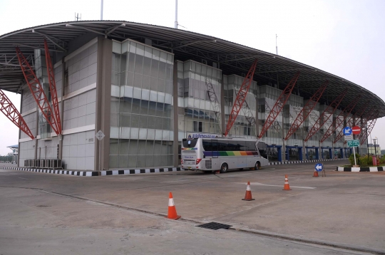 Memantau uji kelayakan Terminal Pulogebang
