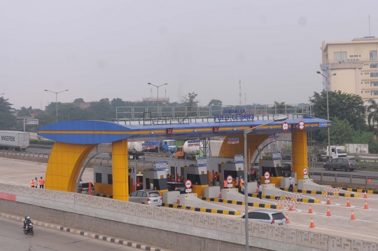 Memantau uji kelayakan Terminal Pulogebang