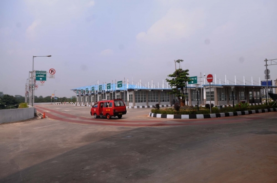 Memantau uji kelayakan Terminal Pulogebang