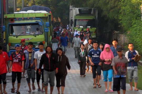 Pelabuhan Muara Baru terendam banjir rob