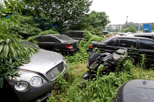 Tempat pembuangan mobil mewah di China ini bikin geleng kepala