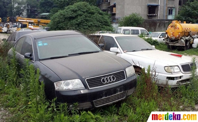 Foto Tempat pembuangan mobil mewah di China  ini bikin 