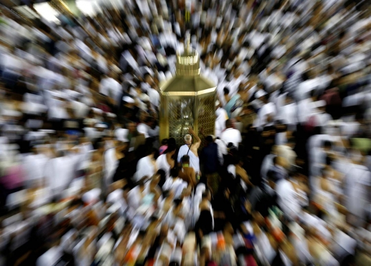 Gema doa ribuan jemaah di Lingkar Kabah