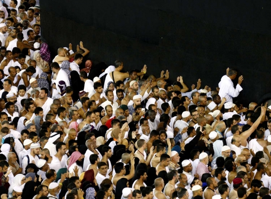 Gema doa ribuan jemaah di Lingkar Kabah