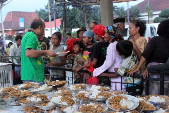 Indahnya Ramadan, vihara di Malang bagikan makanan berbuka gratis