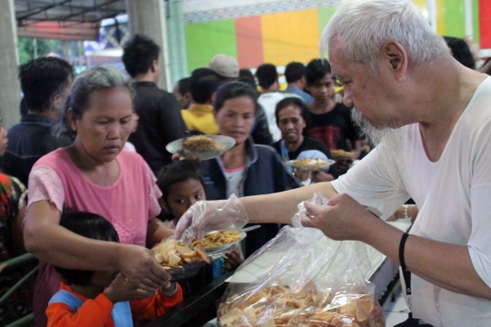 Indahnya Ramadan, vihara di Malang bagikan makanan berbuka gratis