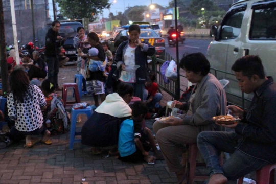 Indahnya Ramadan, vihara di Malang bagikan makanan berbuka gratis