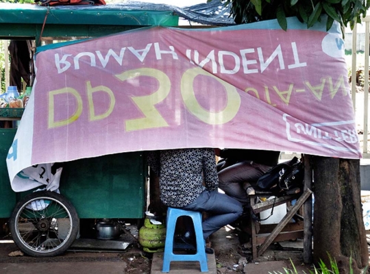 Fenomena warung makan bertirai selama Ramadan