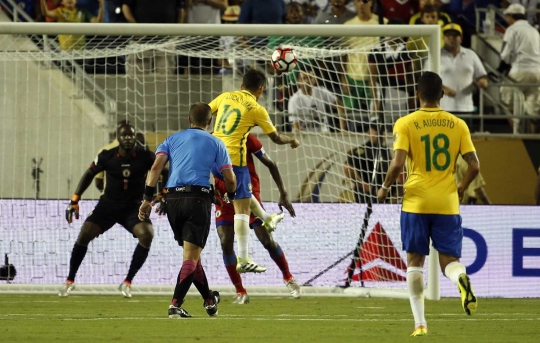 Aksi timnas Brasil cukur habis Haiti 7-1