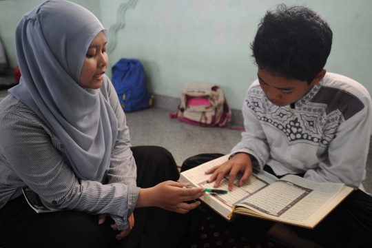 Bulan puasa, warga manfaatkan kekosongan waktu di dalam masjid