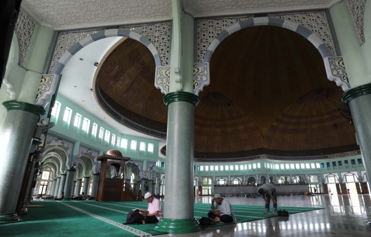 Bulan puasa, warga manfaatkan kekosongan waktu di dalam masjid