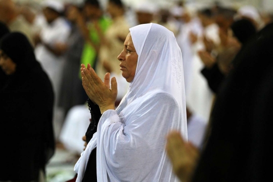 Berlomba meraih keberkahan Ramadan di depan pintu Kabah