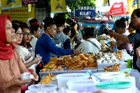 Berburu takjil di Pasar Benhil