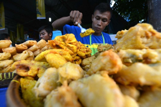 Berburu takjil di Pasar Benhil