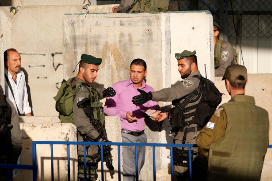 Begini ketatnya pemeriksaan warga Palestina untuk Jumatan di Al Aqsa