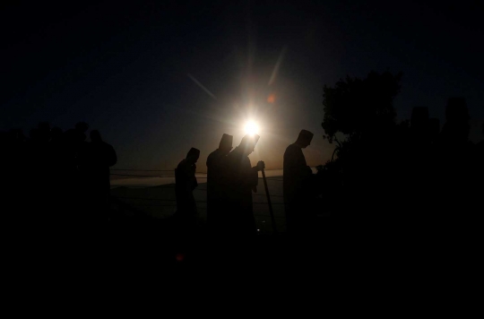 Melihat hari raya orang Yahudi di puncak Gunung Gerizim