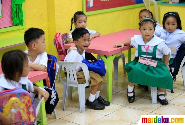 Foto : Potret lucu dan haru anak SD di Filipina saat hari ...