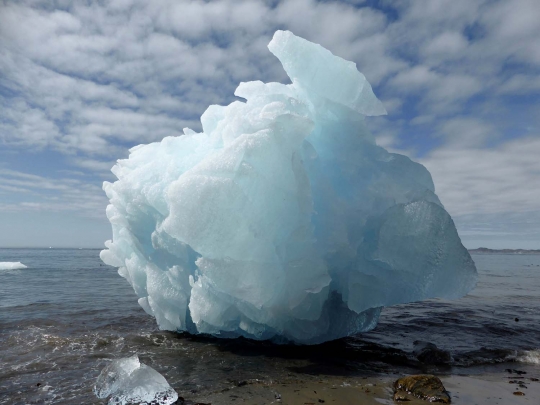 Fenomena gunung es di Greenland mencair akibat cuaca panas