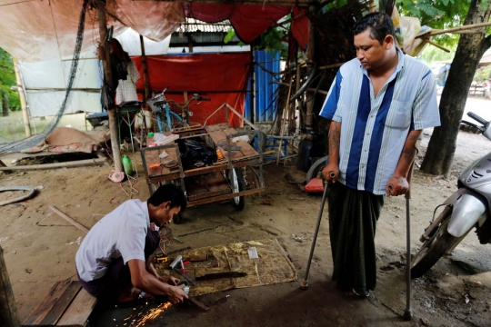 Menengok nasib veteran perang Myanmar hidup dengan kaki palsu