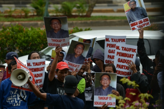 Aksi massa geruduk KPK tuntut penangkapan M Taufik
