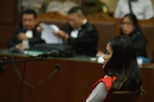 Ekspresi muram Jessica jalani sidang perdana