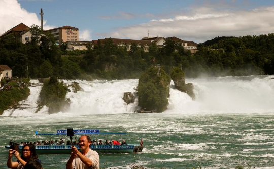 Pesona menakjubkan air terjun terbesar di Eropa