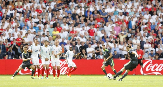 Gol Sturridge di menit-menit akhir selamatkan Inggris