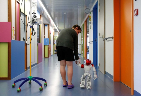 Rumah sakit ini gunakan jasa robot untuk rawat pasien