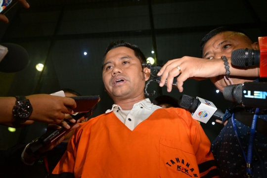 Wajah malu pengacara Saipul Jamil saat resmi ditahan KPK