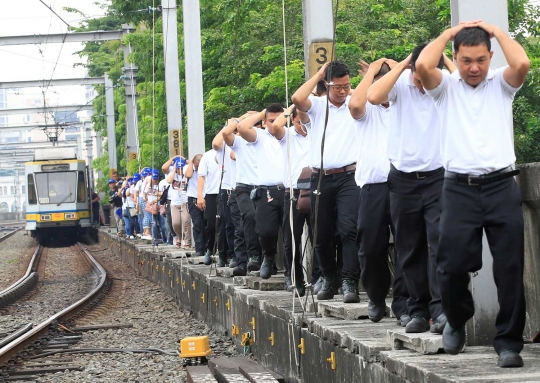 Dramatisnya simulasi gempa di Filipina