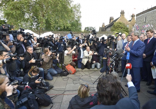 Tawa lepas Nigel Farage rayakan kemerdekaan Inggris