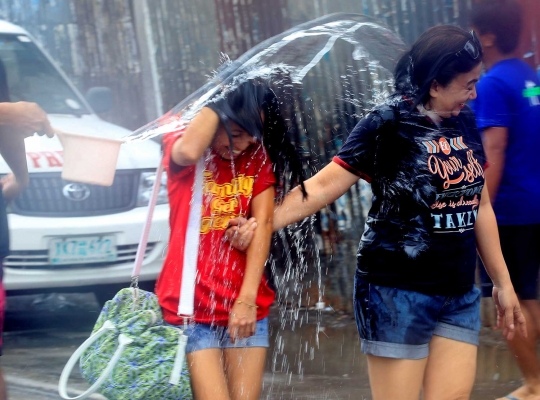 Berbasah-basahan di perayaan unik warga Filipina