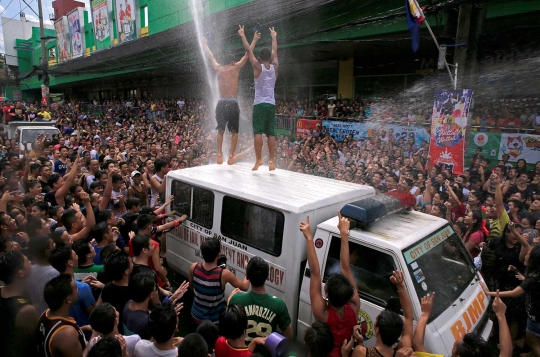 Berbasah-basahan di perayaan unik warga Filipina