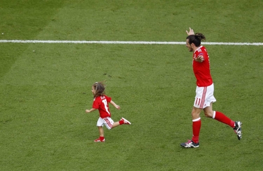 Kemesraan Gareth Bale dan putri cantiknya