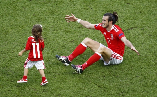 Kemesraan Gareth Bale dan putri cantiknya