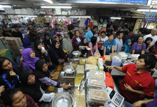 Jelang Lebaran, penjualan kue kering malah menurun