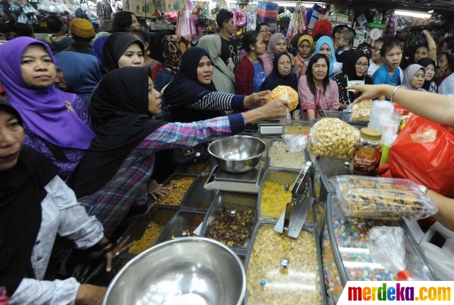 Foto : Jelang Lebaran, penjualan kue kering malah menurun 