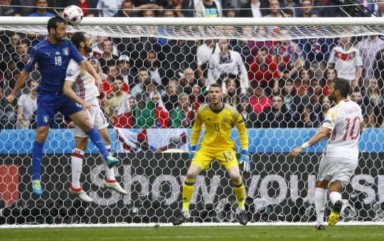 Habisi Spanyol, Italia melaju ke babak 8 besar