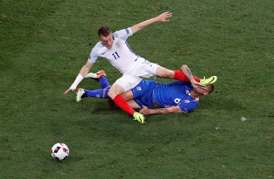 Aksi Islandia hancurkan Inggris 2-1