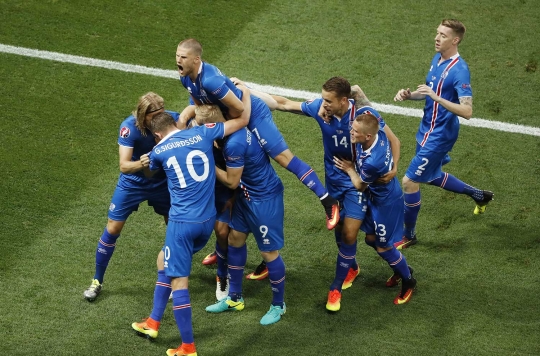 Aksi Islandia hancurkan Inggris 2-1