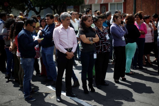 Dilanda gempa, warga Meksiko berhamburan ke tengah jalan