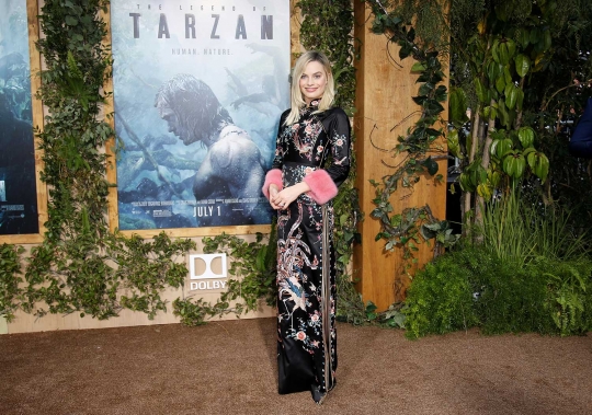 Pesona 'kekasih Tarzan' di premier film terbarunya di Hollywood