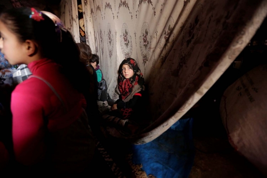 Meratapi bocah korban perang Suriah sekolah di dalam gua